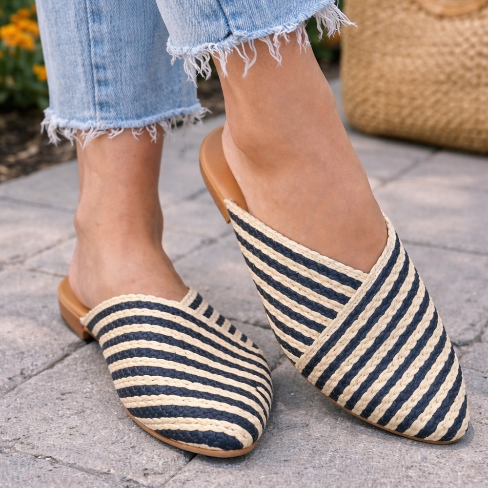 Time and Tru Women’s Closed-Toe Mule Slides (Size 7.5)